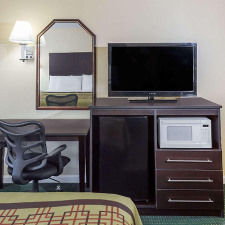 Days Inn By Wyndham Enterprise Exteriér fotografie