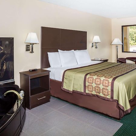 Days Inn By Wyndham Enterprise Exteriér fotografie