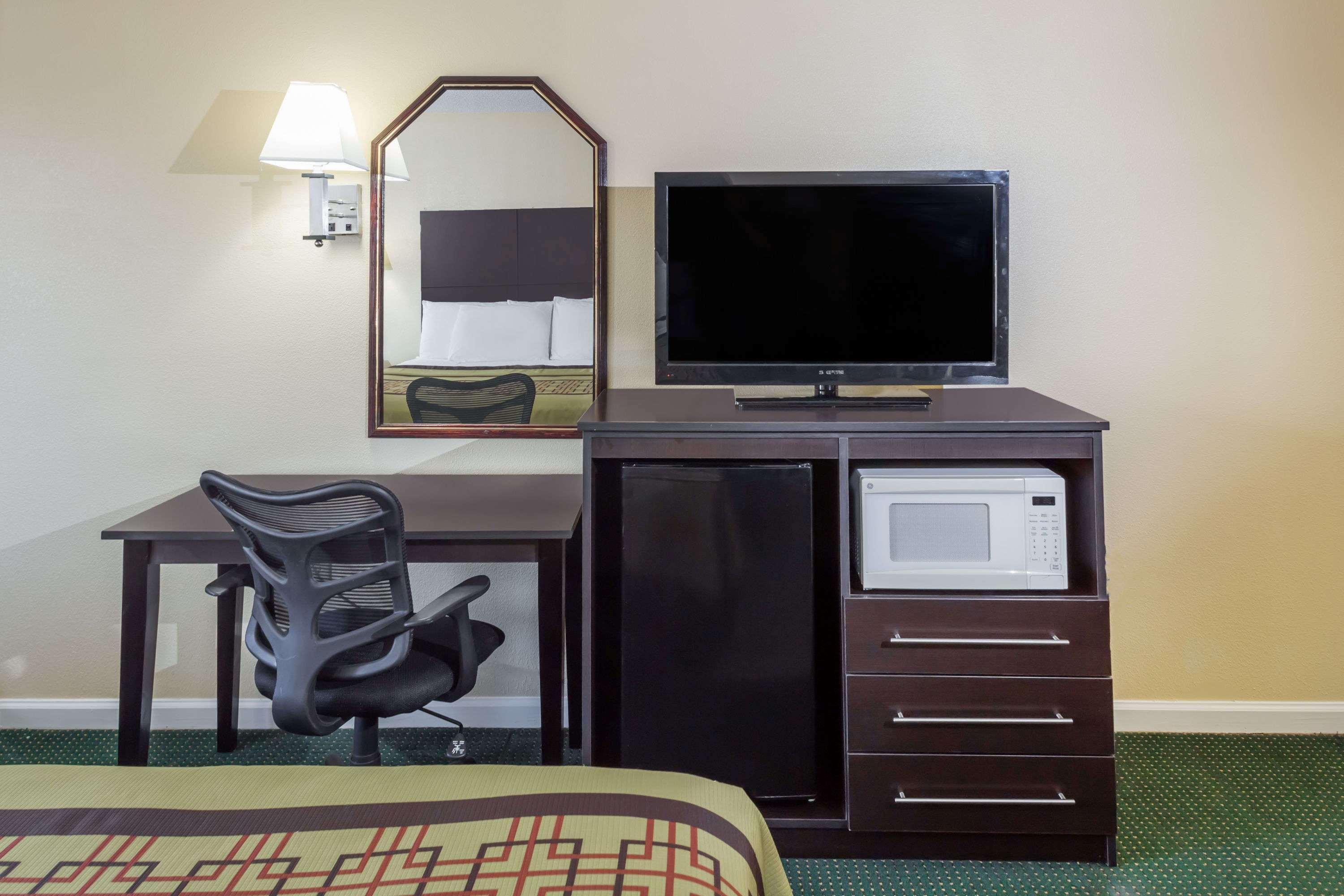 Days Inn By Wyndham Enterprise Exteriér fotografie