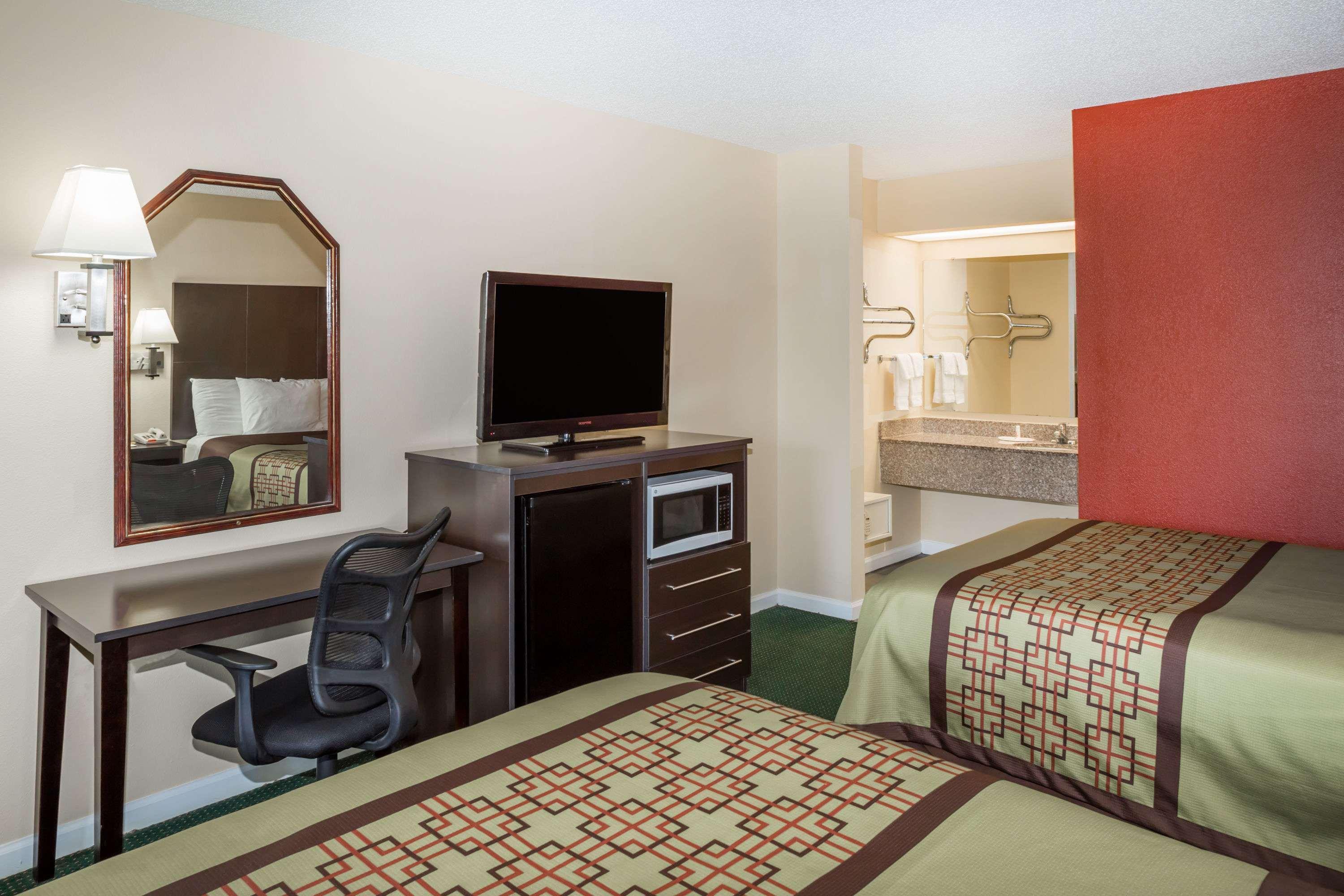Days Inn By Wyndham Enterprise Exteriér fotografie