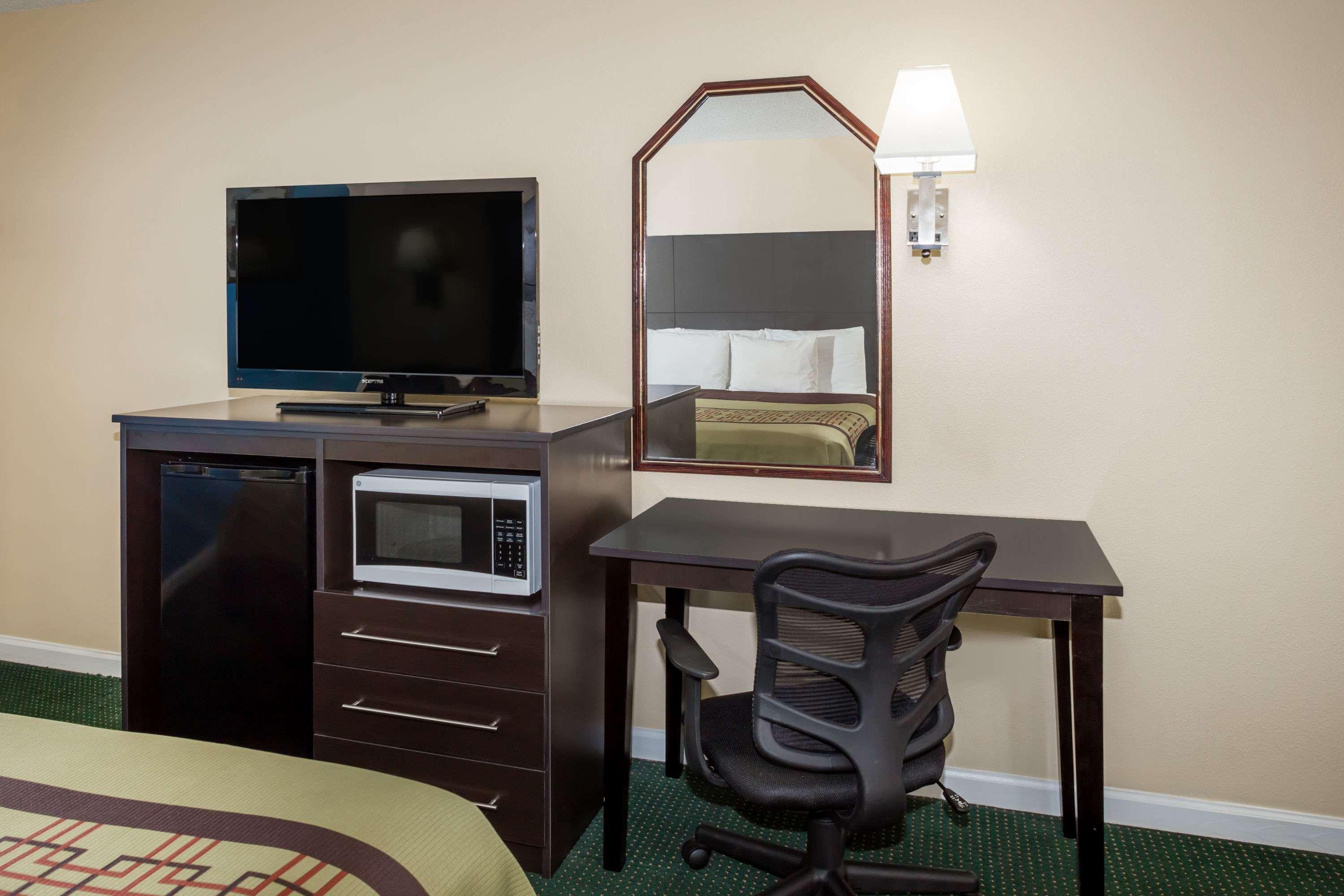 Days Inn By Wyndham Enterprise Exteriér fotografie